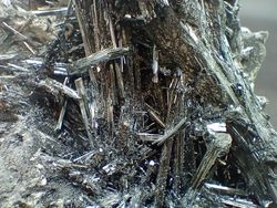 Antimonita conjunto de cristales