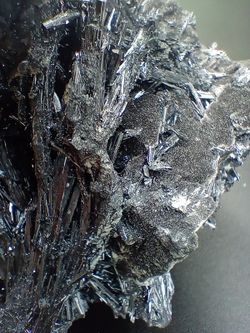 Antimonita conjunto de cristales