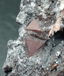Ejemplar de Zunyita en Hematites