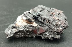 Ejemplar de Zunyita en Hematites