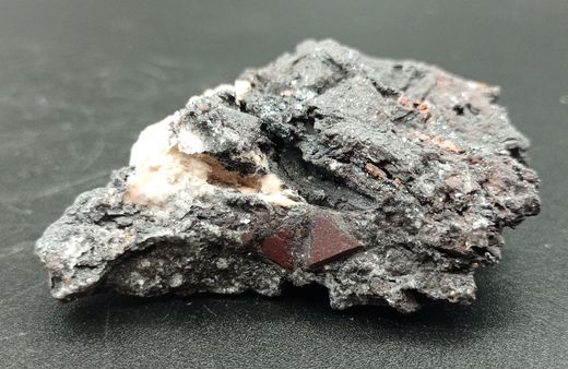 Ejemplar de Zunyita en Hematites