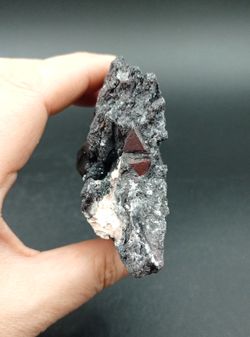 Ejemplar de Zunyita en Hematites