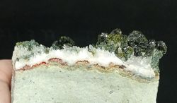 Epidota con Cuarzo sobre matriz