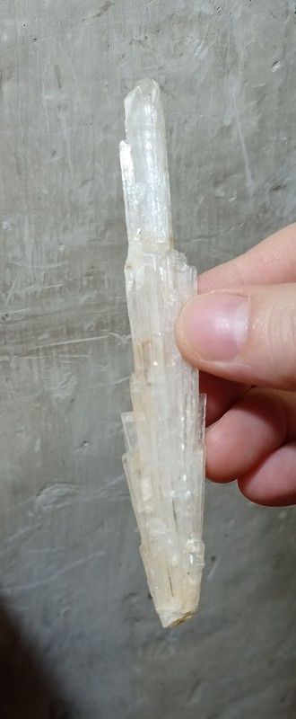 Escolecita cristales color blanco lechoso Ref.1