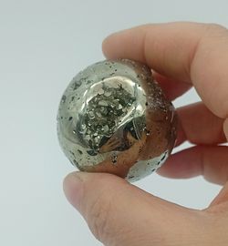 Esfera de Pirita con geoda