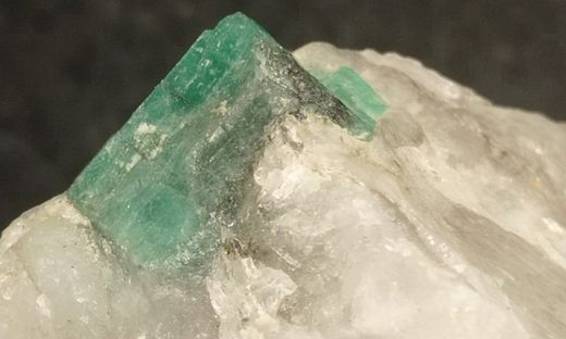 Esmerada sobre cuarzo