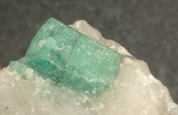 Esmerada sobre cuarzo