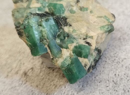 Esmeralda. Grupo de cristales en matriz