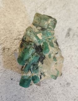 Esmeralda. Grupo de cristales en matriz