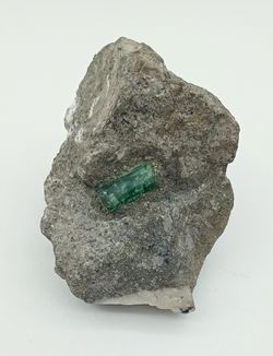 Cristal de Esmeralda sobre matriz