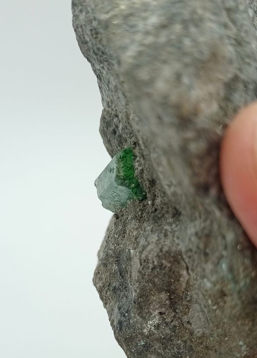 Cristal de Esmeralda sobre matriz