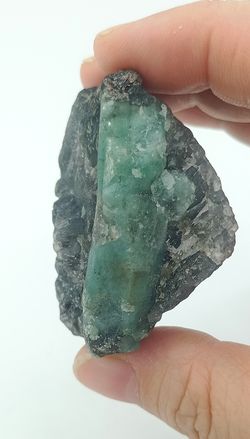 Fragmento de Esmeralda en matriz