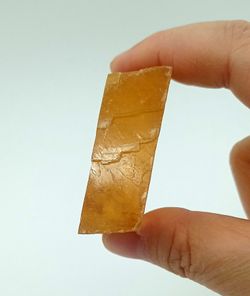 Espato de Islandia color caramelo