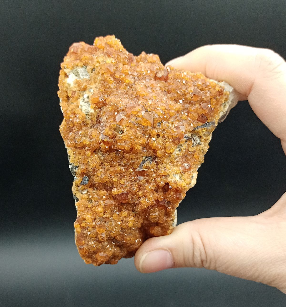 Espessartina (Granate) drusa sobre matriz