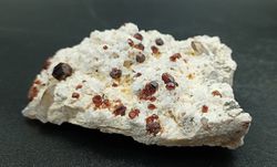 Espessartina (Granate) sobre Microclina