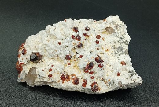 Espessartina (Granate) sobre Microclina