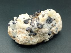 Espinela azul y Calcita