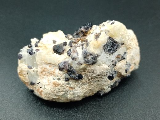 Espinela azul y Calcita