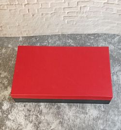 Estuche de cartón 40 compartimentos en dos pisos.
