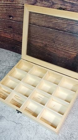 Estuche de madera y vidrio de 16 compartimentos