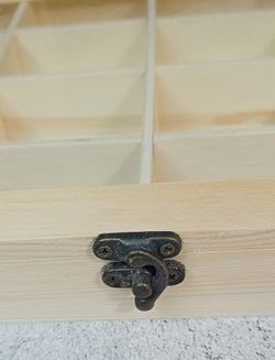 Estuche de madera y vidrio de 16 compartimentos