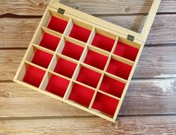 Estuche de madera y vidrio de 16 compartimentos