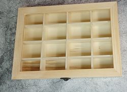 Estuche de madera y vidrio de 16 compartimentos