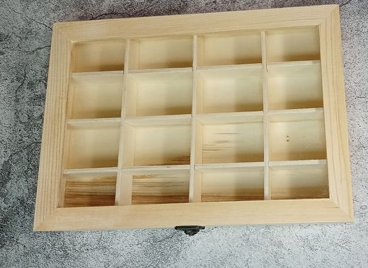 Estuche de madera y vidrio de 16 compartimentos