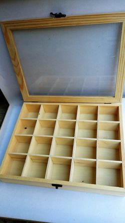 Estuche de madera y vidrio de 20 compartimentos