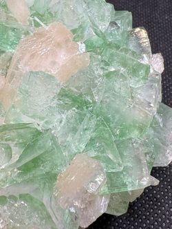 Fluorapofilita verde y Estilbita