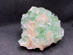 Fluorapofilita verde y Estilbita
