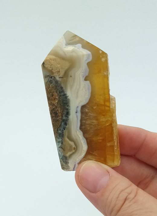 Fluorita amarilla (punta semi pulida)