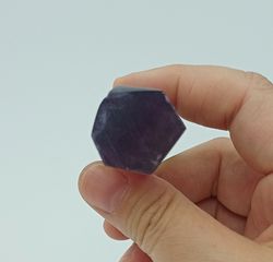 Fluorita arcoíris en punta pulida