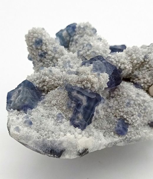 Fluorita azul sobre cuarzo