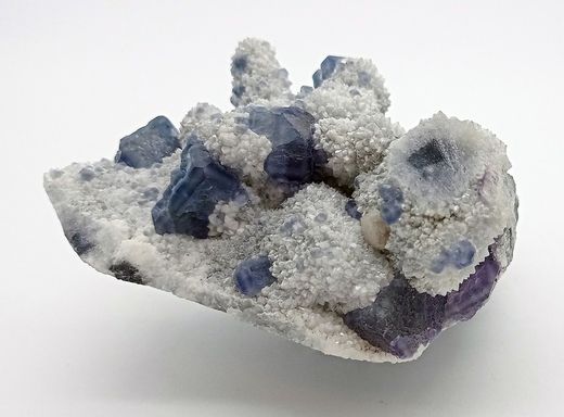 Fluorita azul sobre cuarzo
