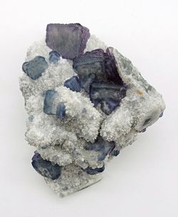 Fluorita azul sobre cuarzo