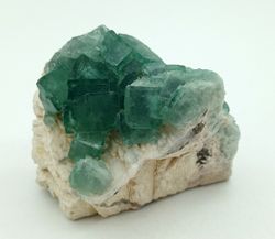 Fluorita compuesta de cristales cúbicos color verde