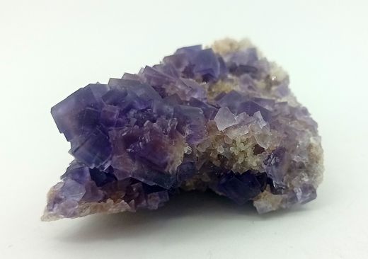 Fluorita violeta en matriz