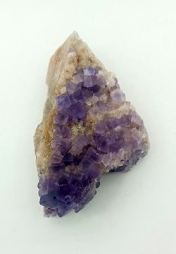 Fluorita violeta en matriz
