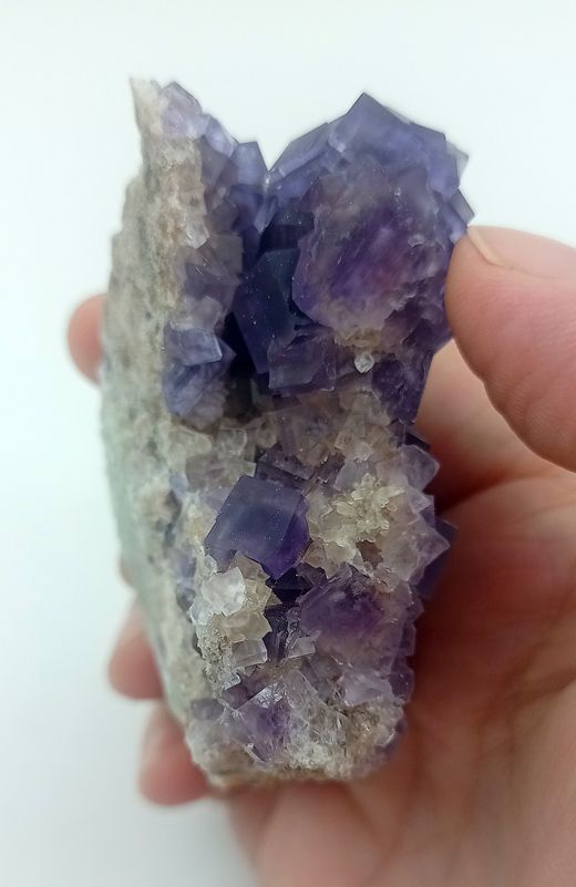 Fluorita violeta en matriz