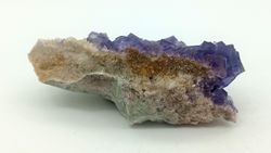 Fluorita violeta en matriz