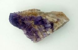 Fluorita violeta en matriz