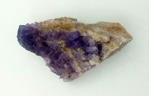 Fluorita violeta en matriz
