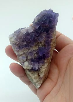 Fluorita violeta en matriz