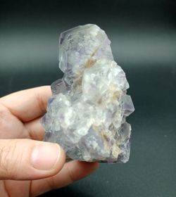 Fluorita (Grupo de cristales rombododecaédricos)