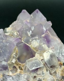 Fluorita (Grupo de cristales rombododecaédricos)
