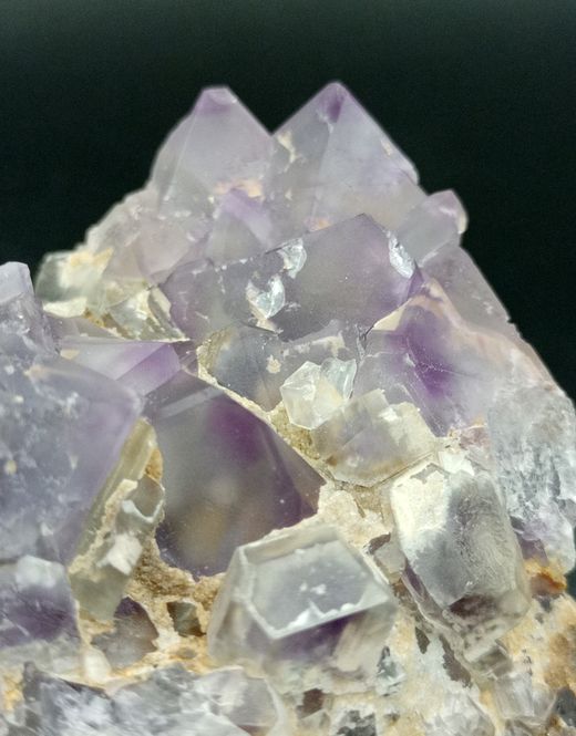 Fluorita (Grupo de cristales rombododecaédricos)