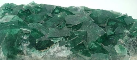 Fluorita verde en grupo de cristales