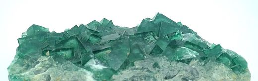 Fluorita verde en grupo de cristales