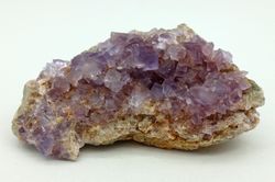 Fluorita violeta en matriz